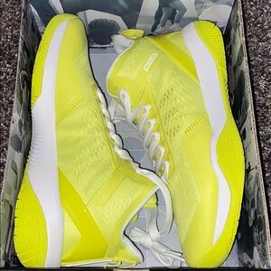 Neovolt pro mid highlight tape tennis shoe